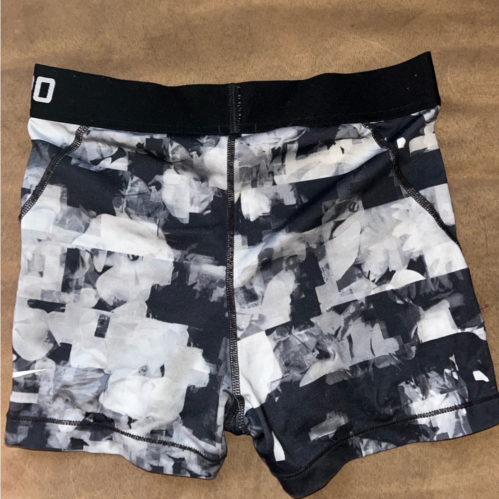 Black and White Patterned NIKE PROS